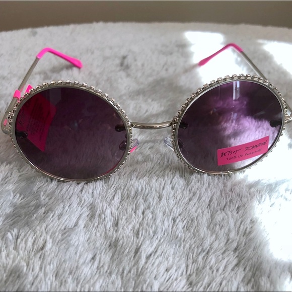 HOST PICK‼️Betsey Johnson Sunglasses - Picture 3 of 4